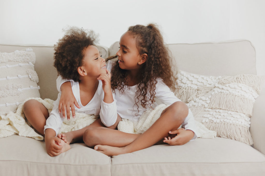 Celine Hocke Fotografie. Professionelle Babyfotografin in Neuss, Mönchengladbach, Düsseldorf, Krefeld, Köln und Umgebung, spezialisiert auf natürliche und authentische Fotografie von Schwangeren, Neugeborenen und Familien.