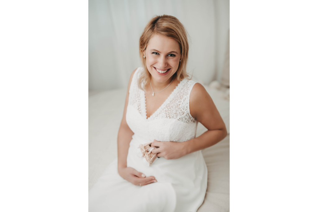 Celine Hocke Fotografie. Professionelle Babyfotografin in Neuss, Mönchengladbach, Düsseldorf, Krefeld, Köln und Umgebung, spezialisiert auf natürliche und authentische Fotografie von Schwangeren, Neugeborenen und Familien.