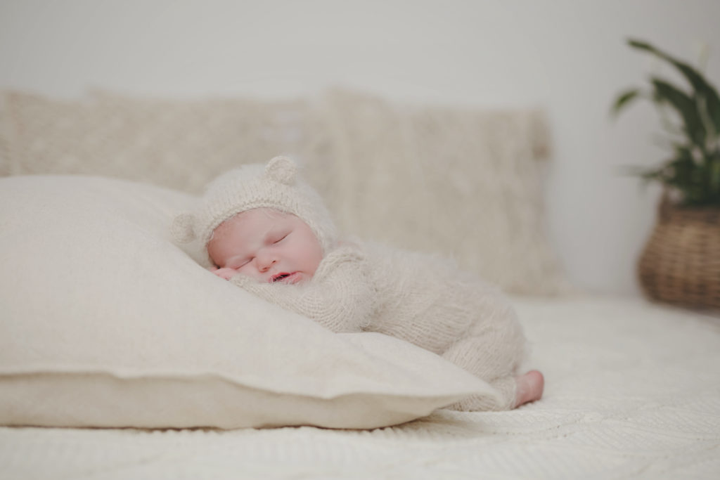 Celine Hocke Fotografie. Professionelle Babyfotografin in Neuss, Mönchengladbach, Düsseldorf, Krefeld, Köln und Umgebung, spezialisiert auf natürliche und authentische Fotografie von Schwangeren, Neugeborenen und Familien.