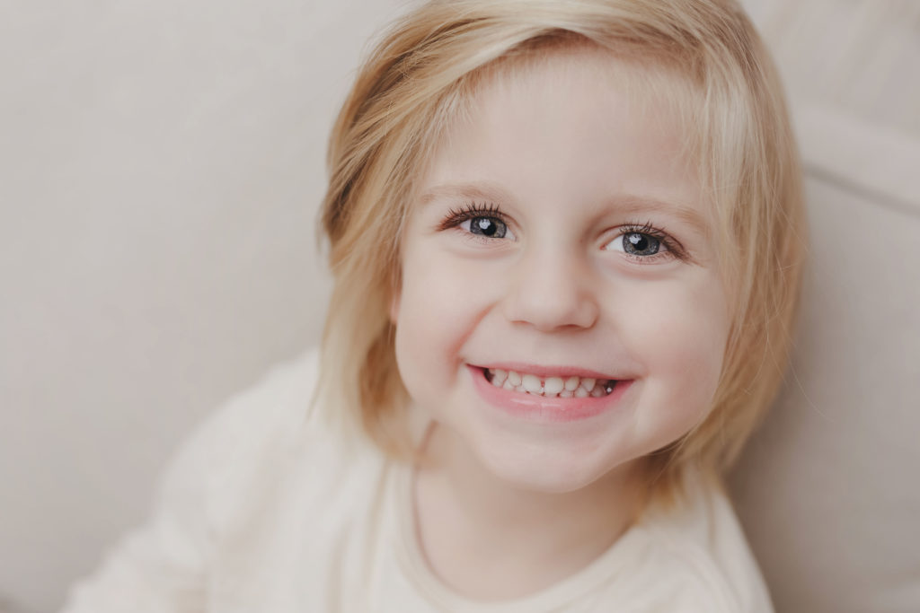 Celine Hocke Fotografie. Professionelle Babyfotografin in Neuss, Mönchengladbach, Düsseldorf, Krefeld, Köln und Umgebung, spezialisiert auf natürliche und authentische Fotografie von Schwangeren, Neugeborenen und Familien.