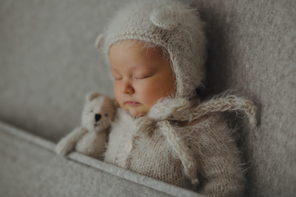 Celine Hocke Fotografie. Professionelle Babyfotografin in Neuss, Mönchengladbach, Düsseldorf, Krefeld, Köln und Umgebung, spezialisiert auf natürliche und authentische Fotografie von Schwangeren, Neugeborenen und Familien.