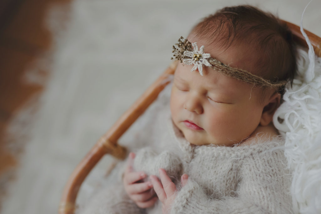 Celine Hocke Fotografie. Professionelle Babyfotografin in Neuss, Mönchengladbach, Düsseldorf, Krefeld, Köln und Umgebung, spezialisiert auf natürliche und authentische Fotografie von Schwangeren, Neugeborenen und Familien.