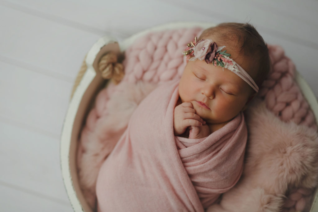 Celine Hocke Fotografie. Professionelle Babyfotografin in Neuss, Mönchengladbach, Düsseldorf, Krefeld, Köln und Umgebung, spezialisiert auf natürliche und authentische Fotografie von Schwangeren, Neugeborenen und Familien.