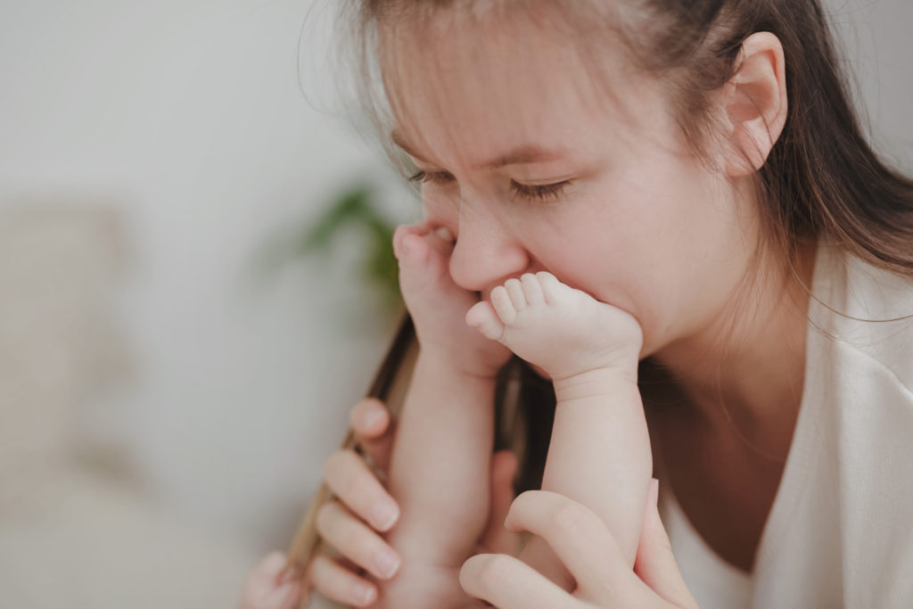 Celine Hocke Fotografie. Professionelle Babyfotografin in Neuss, Mönchengladbach, Düsseldorf, Krefeld, Köln und Umgebung, spezialisiert auf natürliche und authentische Fotografie von Schwangeren, Neugeborenen und Familien.