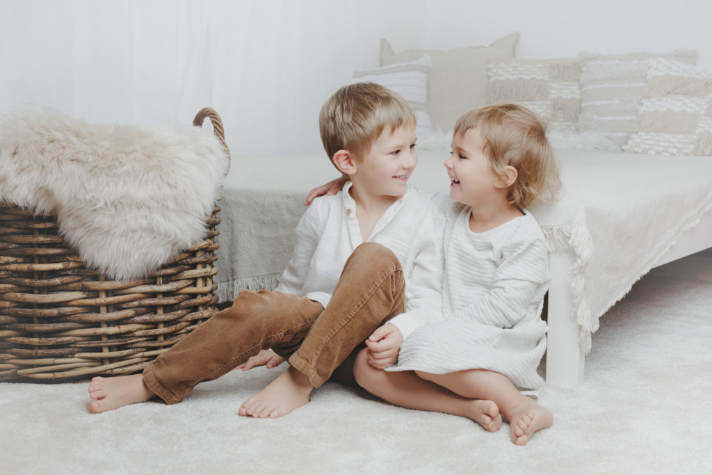 Celine Hocke Fotografie. Professionelle Babyfotografin in Neuss, Mönchengladbach, Düsseldorf, Krefeld, Köln und Umgebung, spezialisiert auf natürliche und authentische Fotografie von Schwangeren, Neugeborenen und Familien.