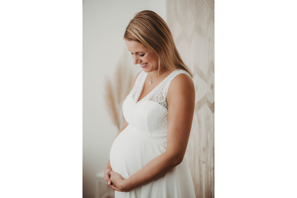 Celine Hocke Fotografie. Professionelle Babyfotografin in Neuss, Mönchengladbach, Düsseldorf, Krefeld, Köln und Umgebung, spezialisiert auf natürliche und authentische Fotografie von Schwangeren, Neugeborenen und Familien.