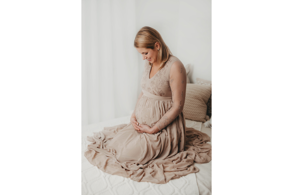 Celine Hocke Fotografie. Professionelle Babyfotografin in Neuss, Mönchengladbach, Düsseldorf, Krefeld, Köln und Umgebung, spezialisiert auf natürliche und authentische Fotografie von Schwangeren, Neugeborenen und Familien.