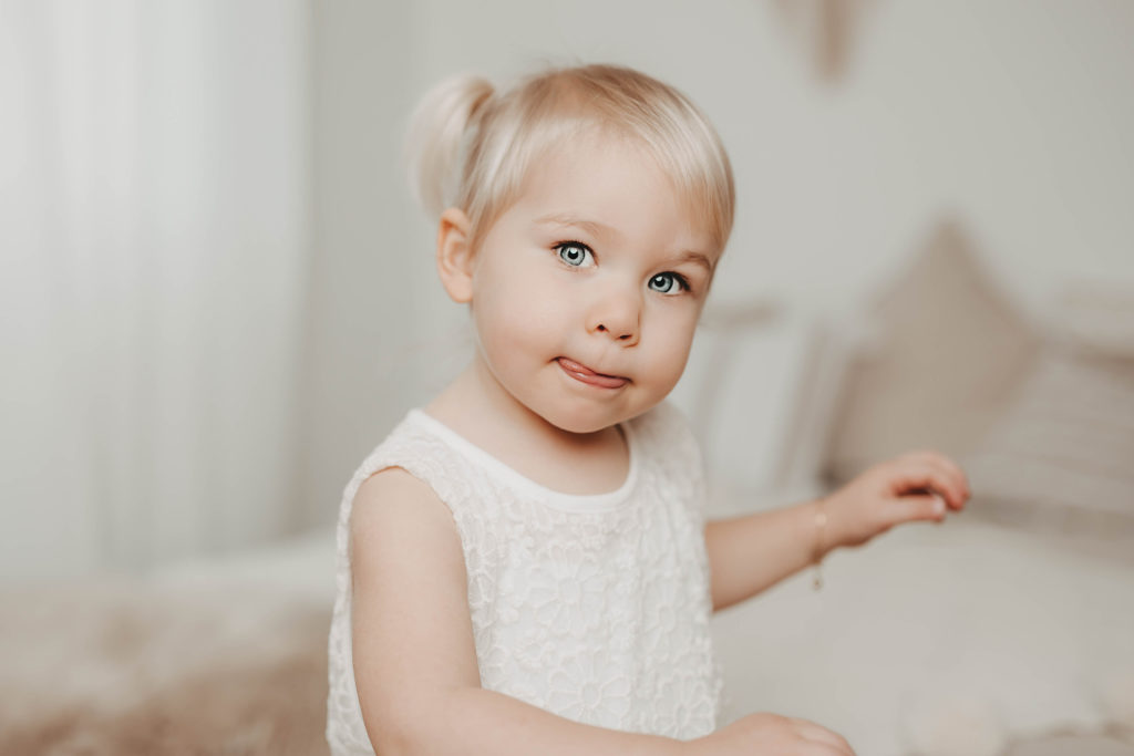 Celine Hocke Fotografie. Professionelle Babyfotografin in Neuss, Mönchengladbach, Düsseldorf, Krefeld, Köln und Umgebung, spezialisiert auf natürliche und authentische Fotografie von Schwangeren, Neugeborenen und Familien.