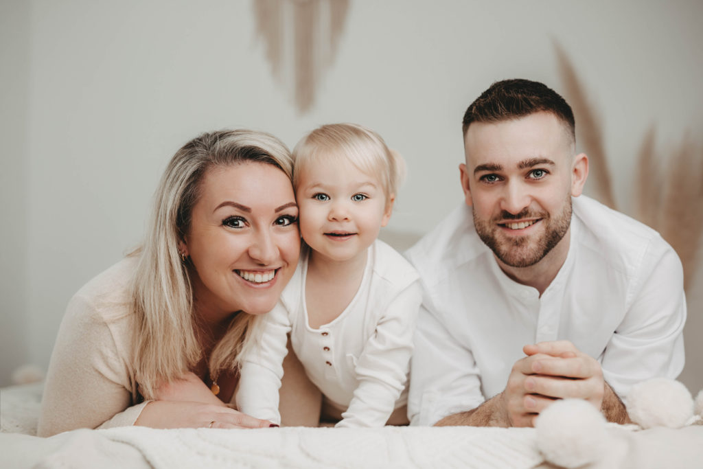 Celine Hocke Fotografie. Professionelle Babyfotografin in Neuss, Mönchengladbach, Düsseldorf, Krefeld, Köln und Umgebung, spezialisiert auf natürliche und authentische Fotografie von Schwangeren, Neugeborenen und Familien.