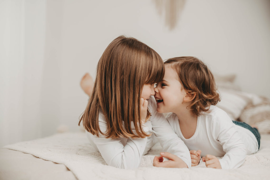 Celine Hocke Fotografie. Professionelle Babyfotografin in Neuss, Mönchengladbach, Düsseldorf, Krefeld, Köln und Umgebung, spezialisiert auf natürliche und authentische Fotografie von Schwangeren, Neugeborenen und Familien.