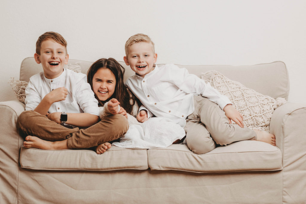 Celine Hocke Fotografie. Professionelle Babyfotografin in Neuss, Mönchengladbach, Düsseldorf, Krefeld, Köln und Umgebung, spezialisiert auf natürliche und authentische Fotografie von Schwangeren, Neugeborenen und Familien.