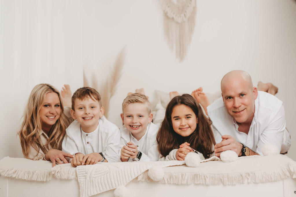 Celine Hocke Fotografie. Professionelle Babyfotografin in Neuss, Mönchengladbach, Düsseldorf, Krefeld, Köln und Umgebung, spezialisiert auf natürliche und authentische Fotografie von Schwangeren, Neugeborenen und Familien.