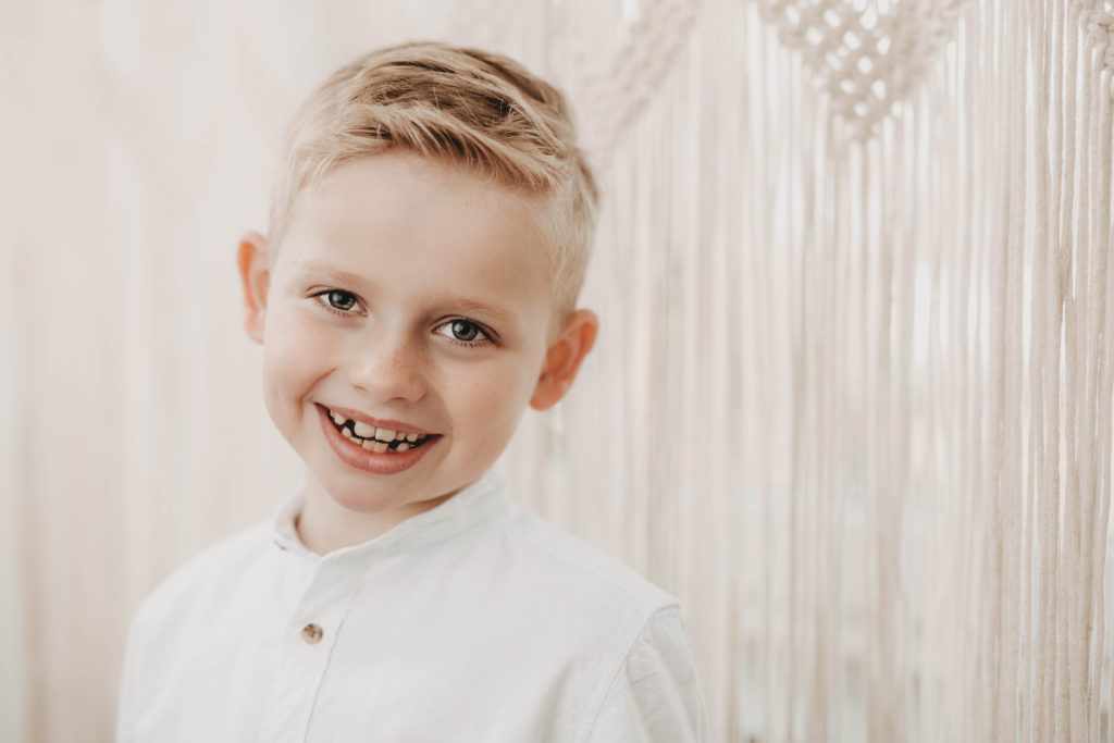 Celine Hocke Fotografie. Professionelle Babyfotografin in Neuss, Mönchengladbach, Düsseldorf, Krefeld, Köln und Umgebung, spezialisiert auf natürliche und authentische Fotografie von Schwangeren, Neugeborenen und Familien.