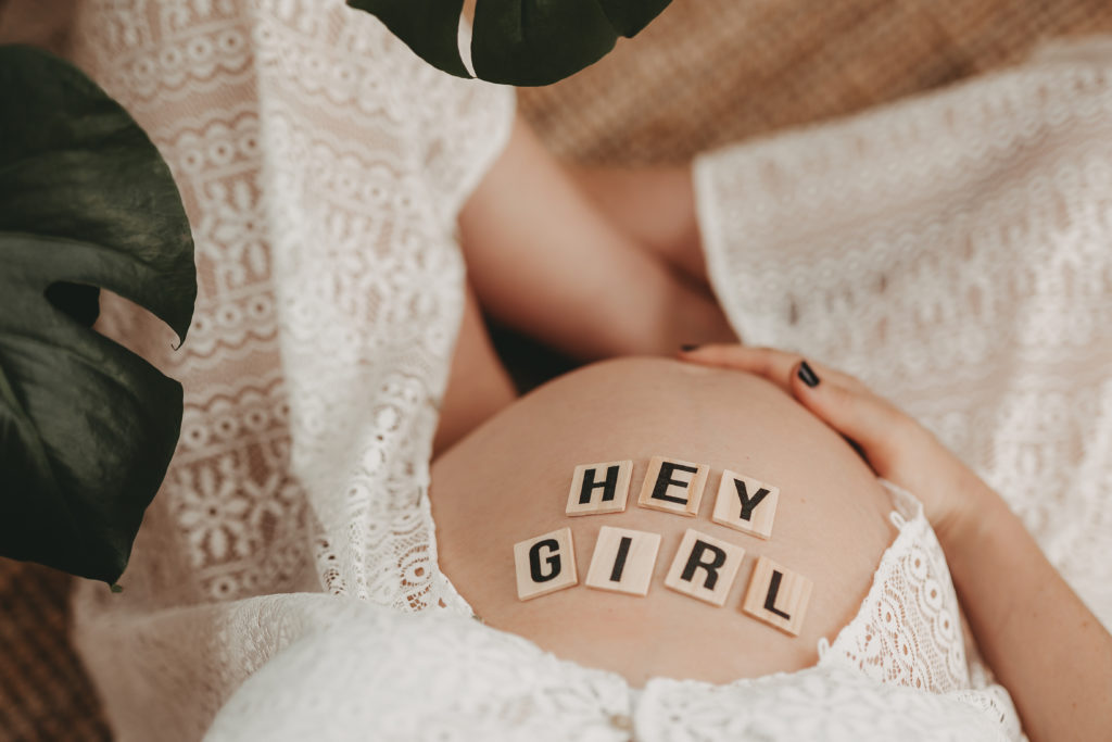 Celine Hocke Fotografie. Professionelle Babyfotografin in Neuss, Mönchengladbach, Düsseldorf, Krefeld, Köln und Umgebung, spezialisiert auf natürliche und authentische Fotografie von Schwangeren, Neugeborenen und Familien.