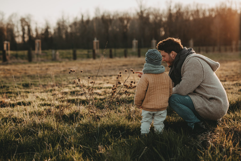 Celine Hocke Fotografie. Professionelle Babyfotografin in Neuss, Mönchengladbach, Düsseldorf, Krefeld, Köln und Umgebung, spezialisiert auf natürliche und authentische Fotografie von Schwangeren, Neugeborenen und Familien.