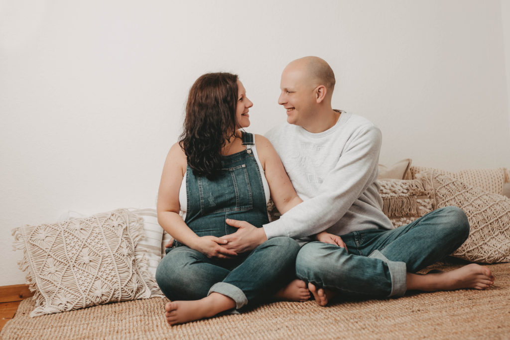 Celine Hocke Fotografie. Professionelle Babyfotografin in Neuss, Mönchengladbach, Düsseldorf, Krefeld, Köln und Umgebung, spezialisiert auf natürliche und authentische Fotografie von Schwangeren, Neugeborenen und Familien.