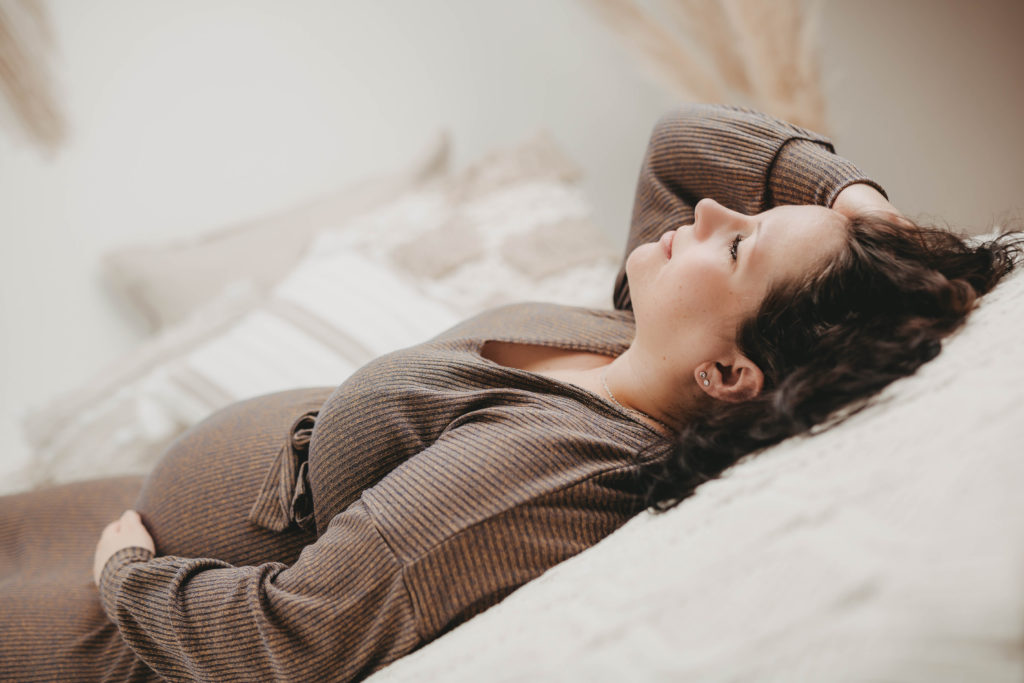 Celine Hocke Fotografie. Professionelle Babyfotografin in Neuss, Mönchengladbach, Düsseldorf, Krefeld, Köln und Umgebung, spezialisiert auf natürliche und authentische Fotografie von Schwangeren, Neugeborenen und Familien.