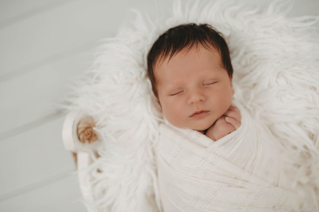 Celine Hocke Fotografie. Professionelle Babyfotografin in Neuss, Mönchengladbach, Düsseldorf, Krefeld, Köln und Umgebung, spezialisiert auf natürliche und authentische Fotografie von Schwangeren, Neugeborenen und Familien.
