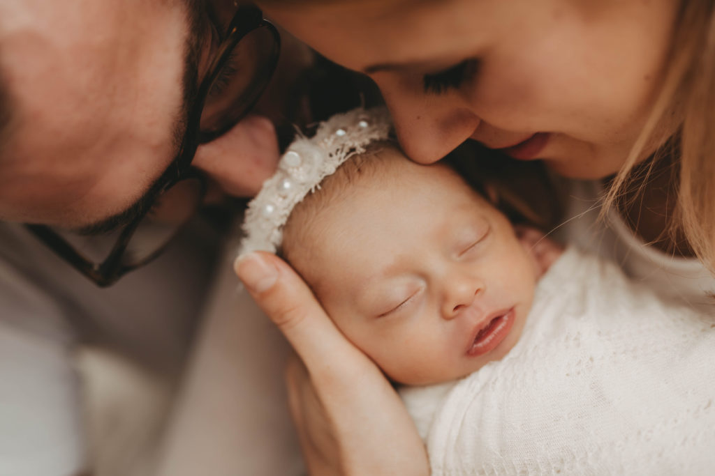 Celine Hocke Fotografie. Professionelle Babyfotografin in Neuss, Mönchengladbach, Düsseldorf, Krefeld, Köln und Umgebung, spezialisiert auf natürliche und authentische Fotografie von Schwangeren, Neugeborenen und Familien.
