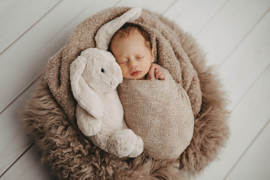 Celine Hocke Fotografie. Professionelle Babyfotografin in Neuss, Mönchengladbach, Düsseldorf, Krefeld, Köln und Umgebung, spezialisiert auf natürliche und authentische Fotografie von Schwangeren, Neugeborenen und Familien.