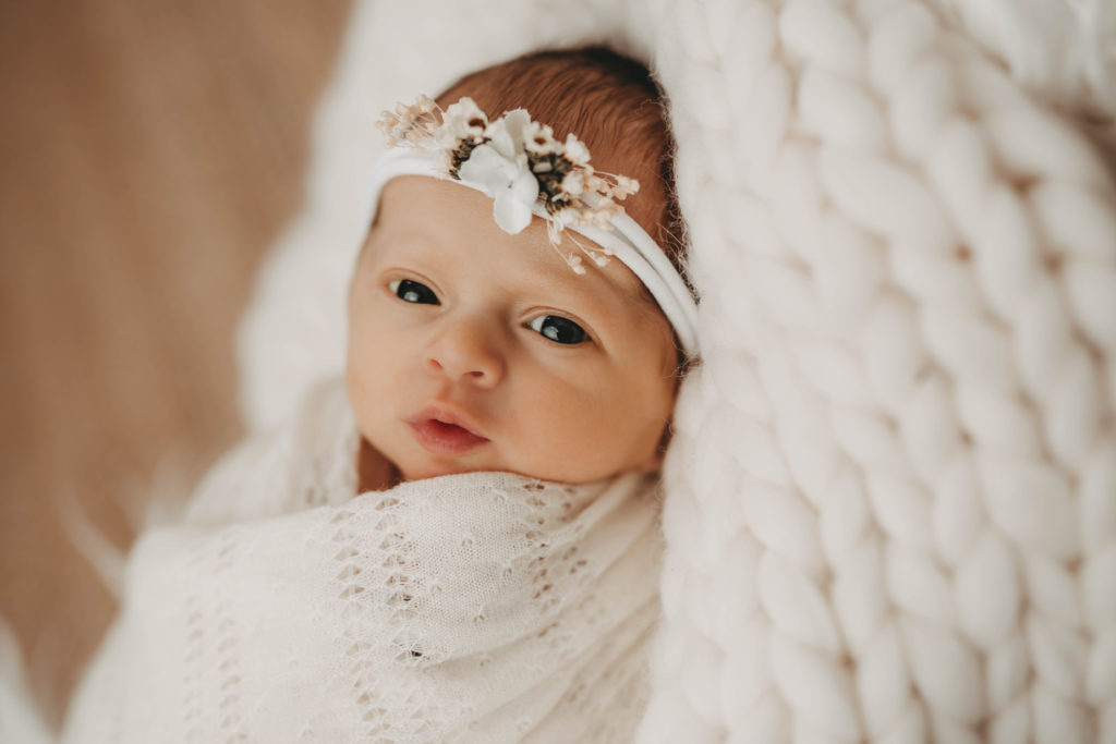 Celine Hocke Fotografie. Professionelle Babyfotografin in Neuss, Mönchengladbach, Düsseldorf, Krefeld, Köln und Umgebung, spezialisiert auf natürliche und authentische Fotografie von Schwangeren, Neugeborenen und Familien.