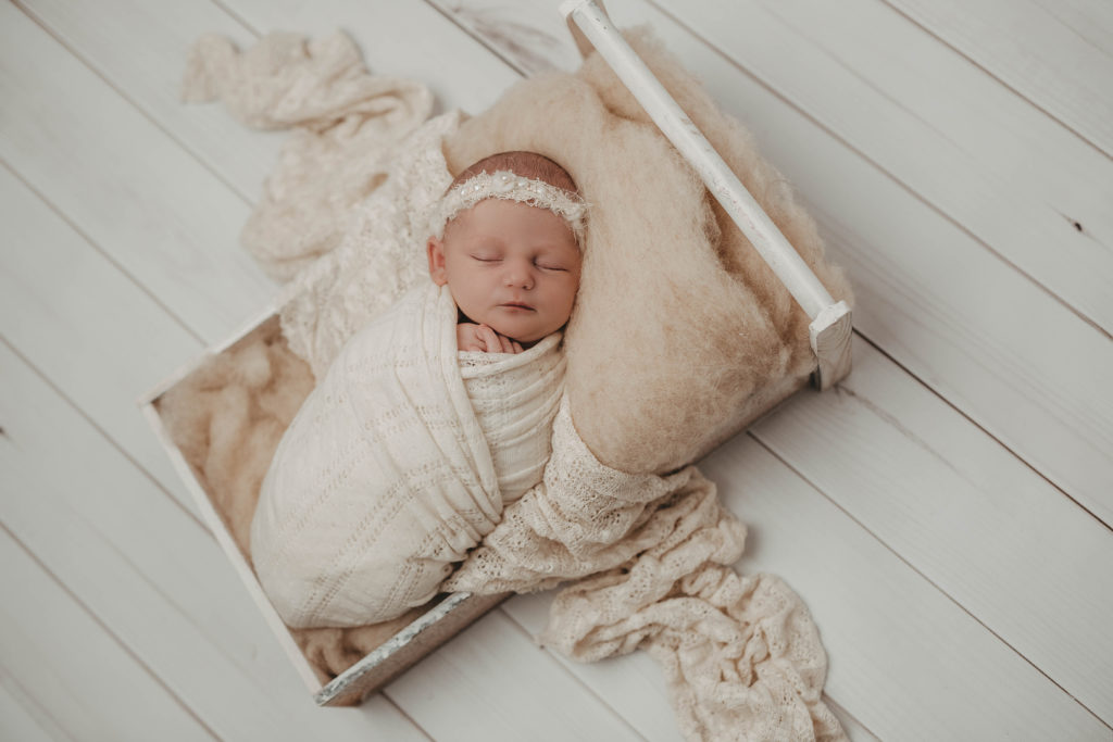 Celine Hocke Fotografie. Professionelle Babyfotografin in Neuss, Mönchengladbach, Düsseldorf, Krefeld, Köln und Umgebung, spezialisiert auf natürliche und authentische Fotografie von Schwangeren, Neugeborenen und Familien.